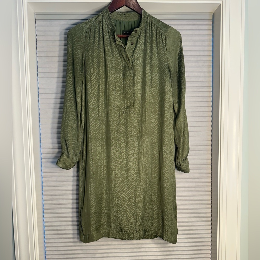 Banana Republic moss green satin long sleeve dress